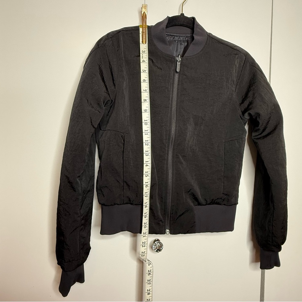 Lululemon Women's Non Stop Reversible Black Bomber Jacket Size 4 - Picture 11 of 12